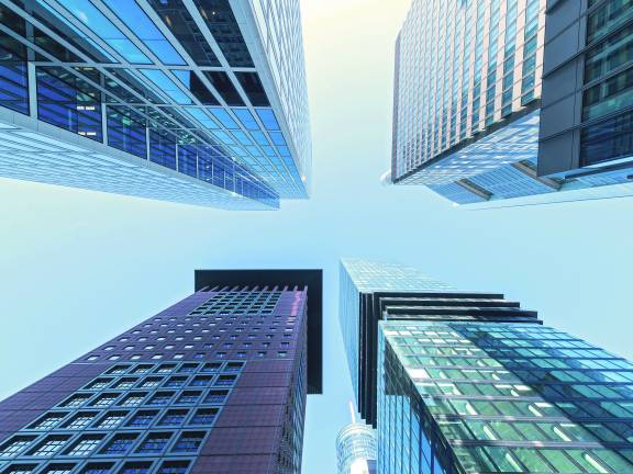 The Frankfurt Economic Development GmbH advises, supports and mediates